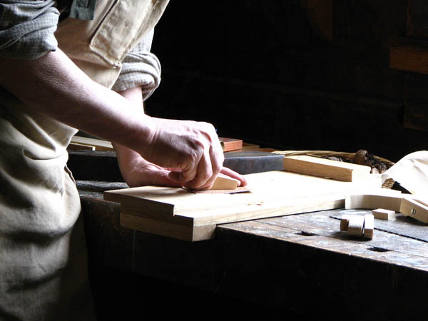 Ofrecemos un servicio de <strong>carpintería  de madera y ebanistería en Vinyols i els Arcs</strong> adaptado a las necesidades del <strong>cliente</strong>.